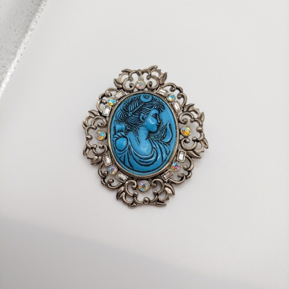 Vintage Large Blue Cameo w/Aurora Borelis/ Silvertone/ Pendant & Brooch. - Picture 6 of 9